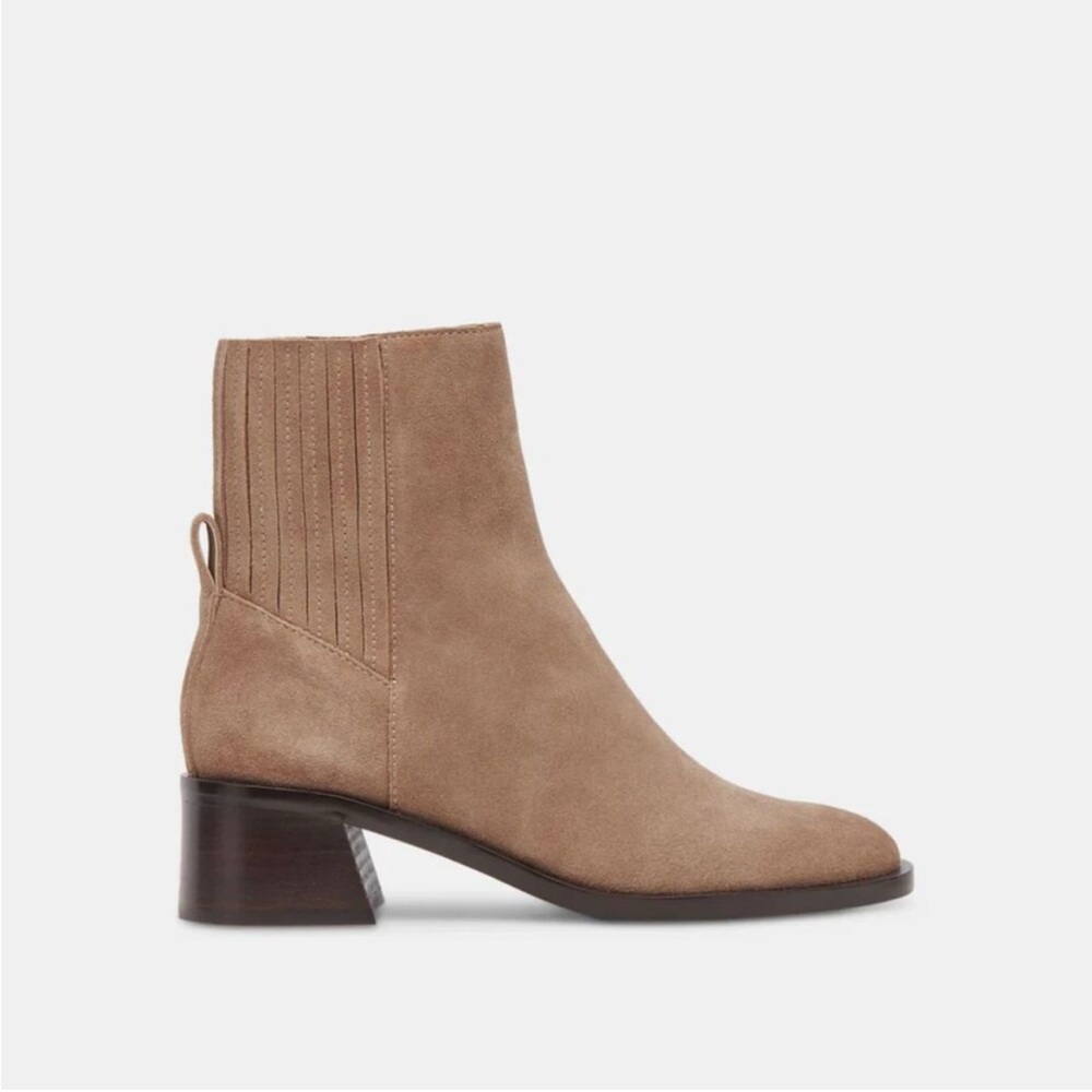 Dolce Vita Tan Heeled Boots with Sleek Design